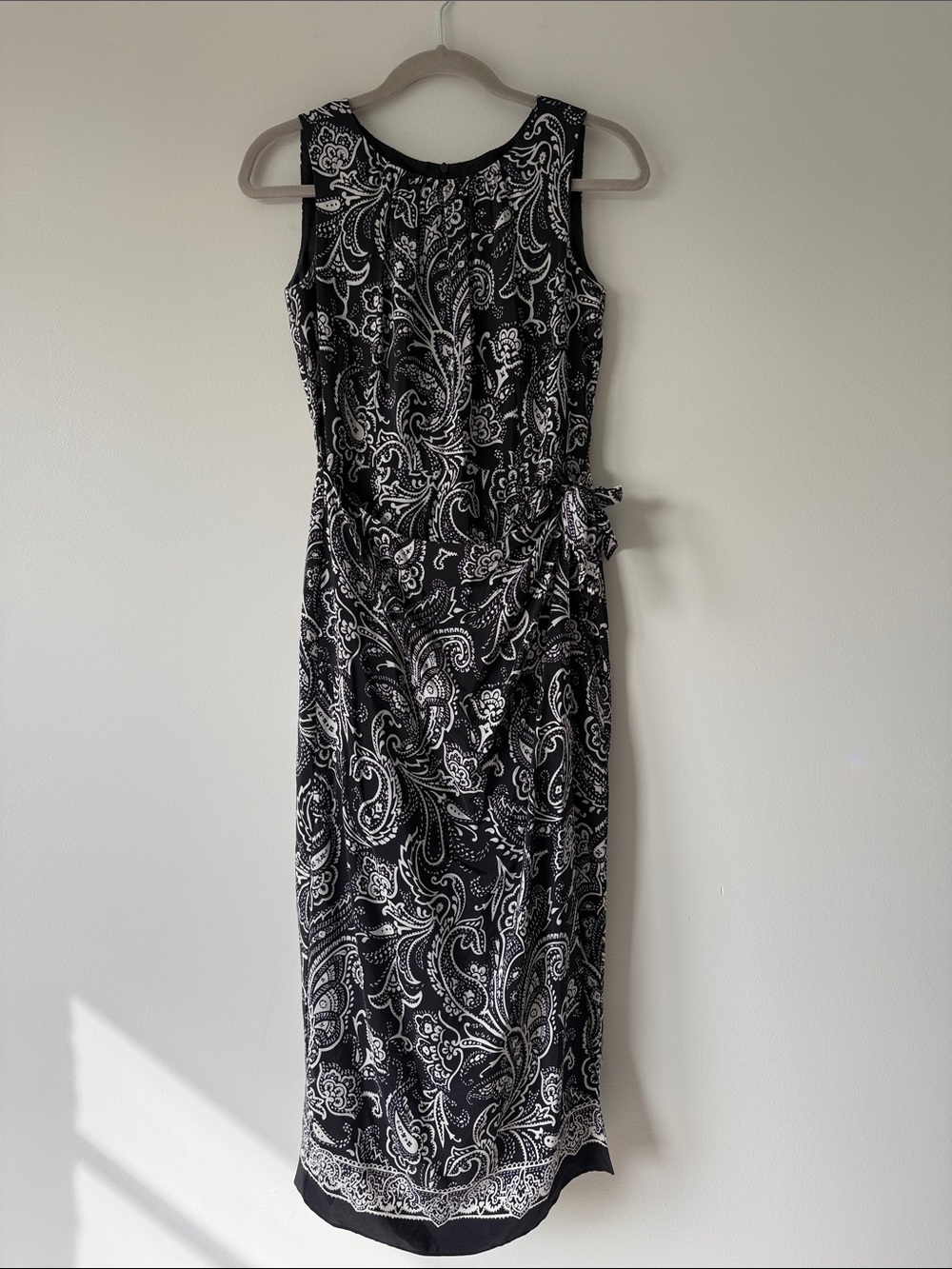 Vintage Maggie London Petites Silk Black & White Paisley Sleeveless Wrap Dress